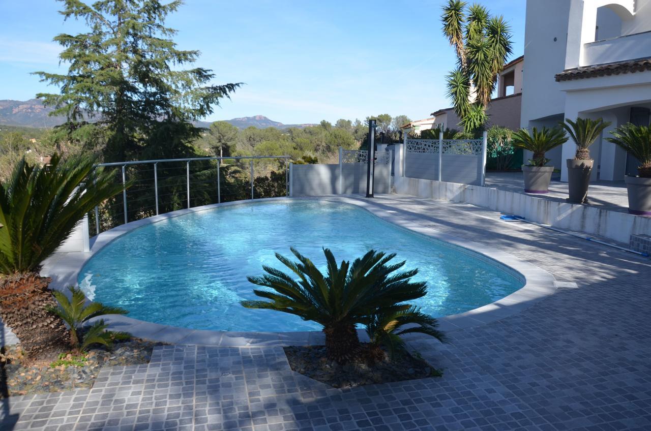 Belle Maison Avec Piscine Dans Les Hauteurs A Saint Raphael מראה חיצוני תמונה
